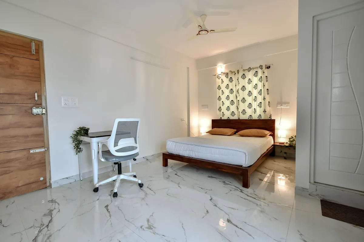 Queen Room with Balcony at Namma HomeSlice