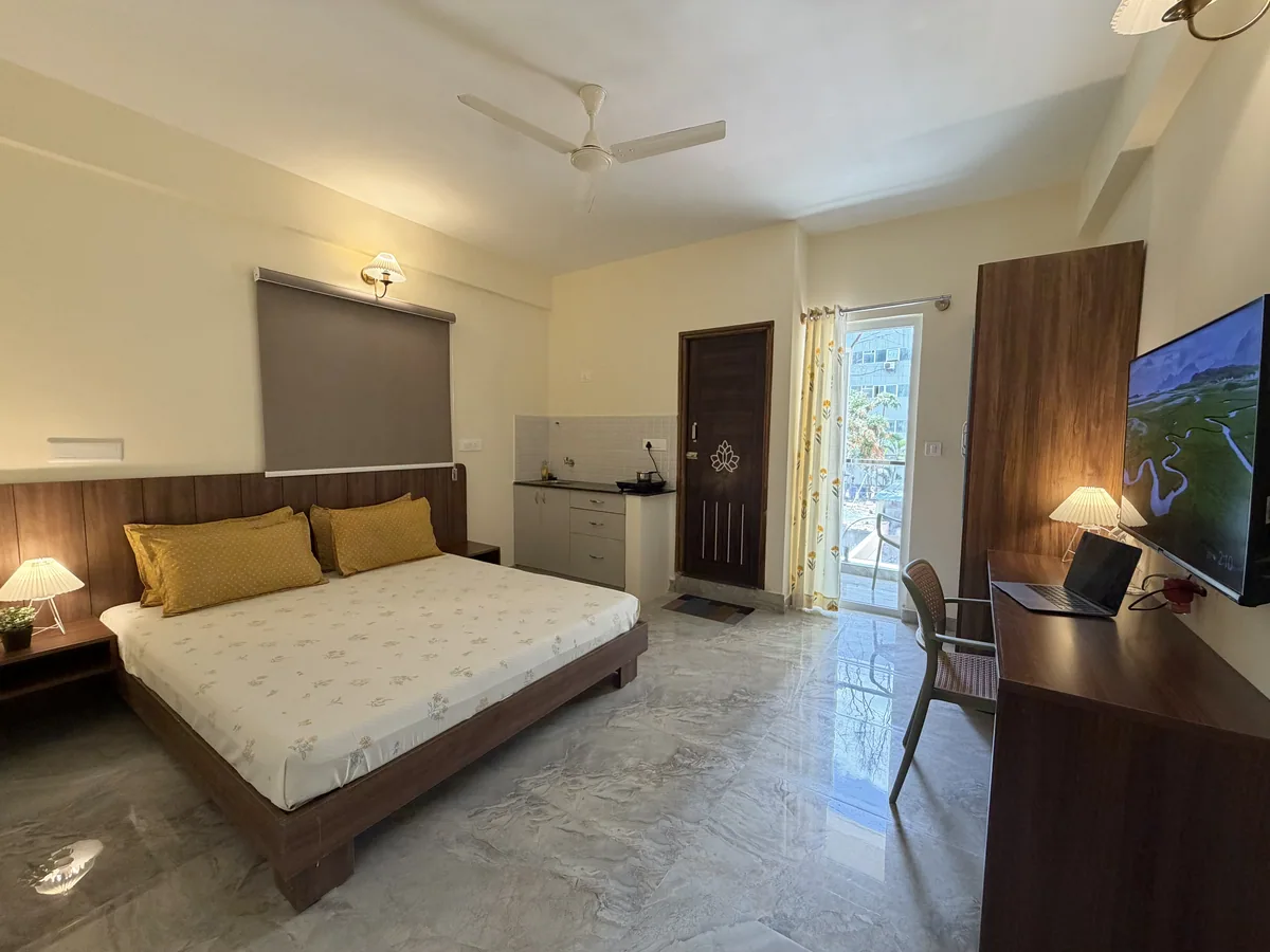 Queen Studio with Balcony at Namma HomeSlice