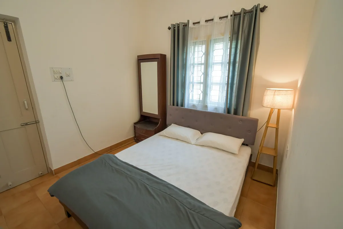 Double Room with Shared Washroom at Nazaara – Homestay in BTM Layout, photograph 1 of 8